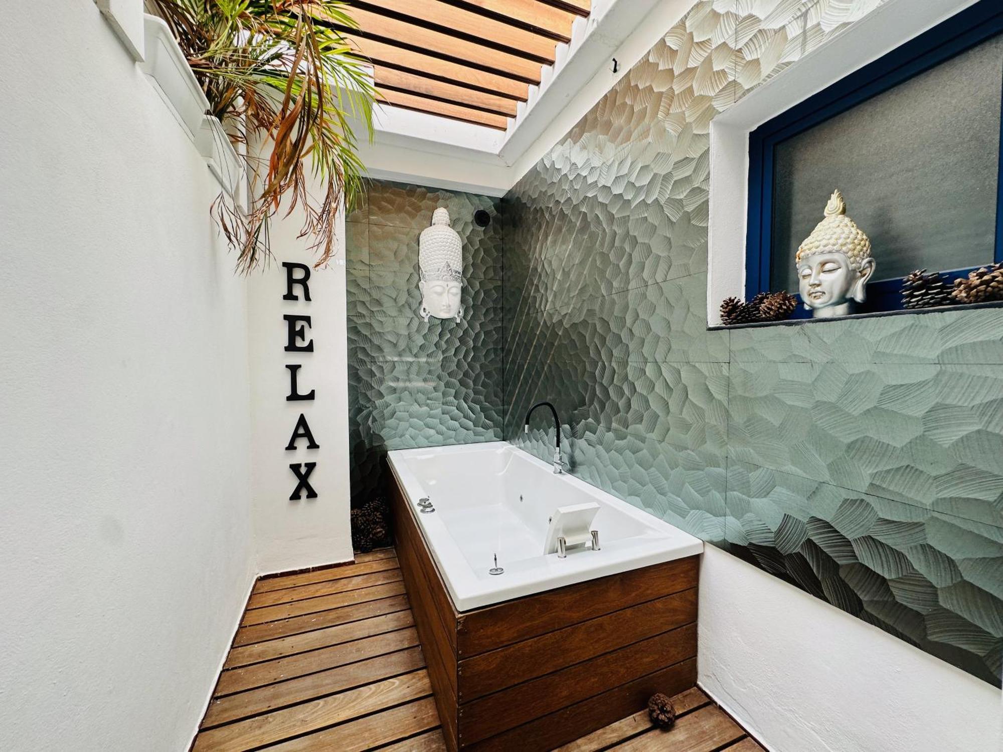 Pambnb - Chic Beachside Apartment Playa San Juan ภายนอก รูปภาพ